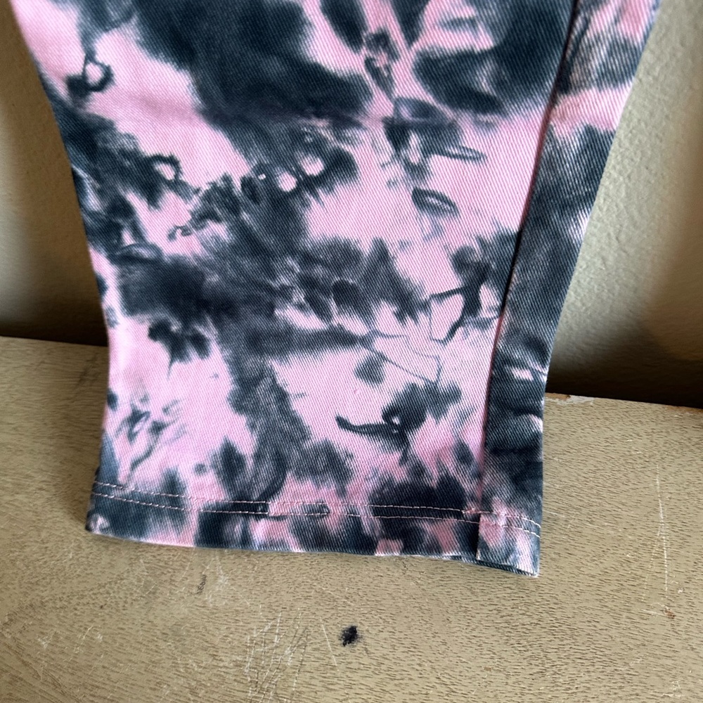 Emma Mulholland on Holiday Kokomo Tie Dye Pants - Picture 7 of 12